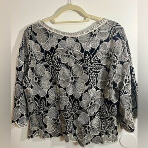 NWT Solitaire Black and White Embroidered Top 3/4 sleeves/peasant blouse size